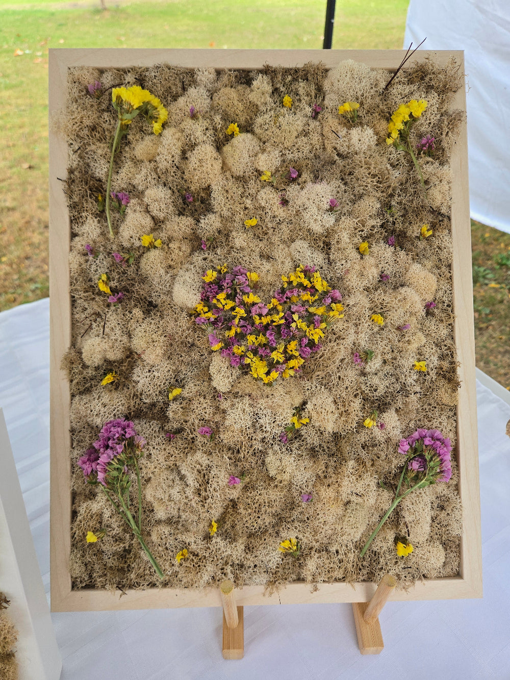Nude Moss & Statice Hearts Flowers - Moss Art