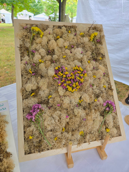 Nude Moss & Statice Hearts Flowers - Moss Art